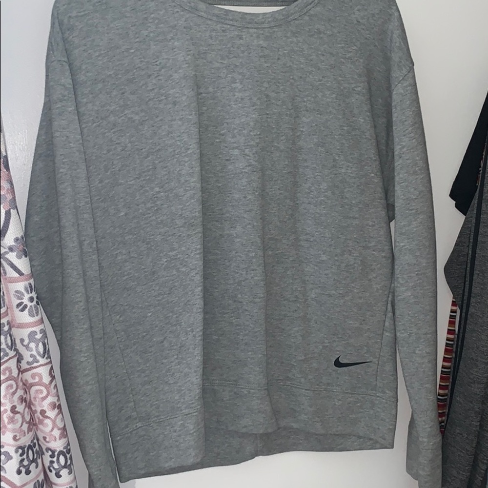 Nike long sleeve wi cut out back
